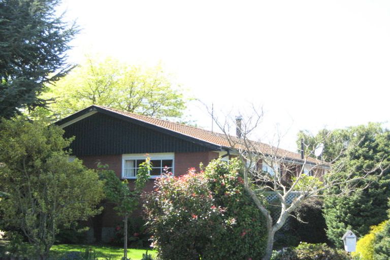 Photo of property in 26 Denniston Crescent, Redwood, Christchurch, 8051