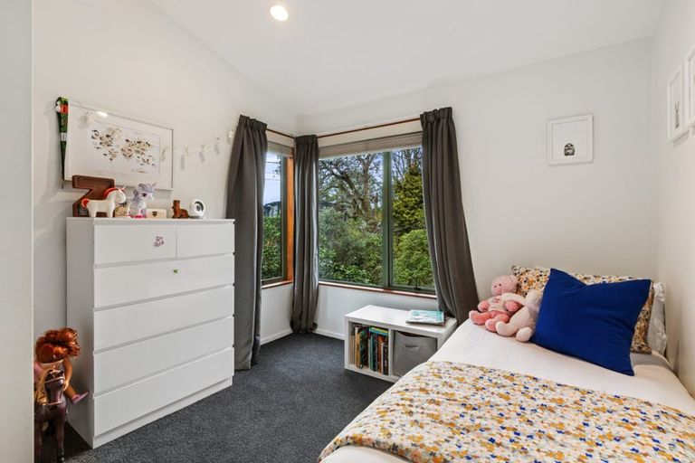 Photo of property in 1/16 Glade Place, Birkenhead, Auckland, 0626