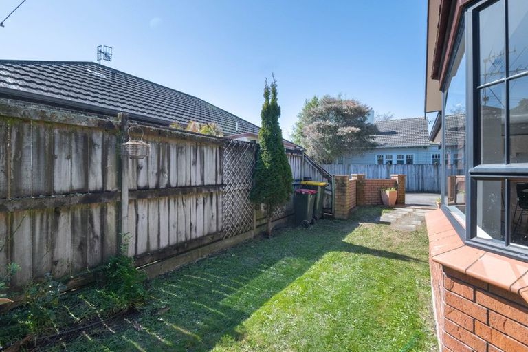Photo of property in 2/10 Pohutukawa Street, Woburn, Lower Hutt, 5010