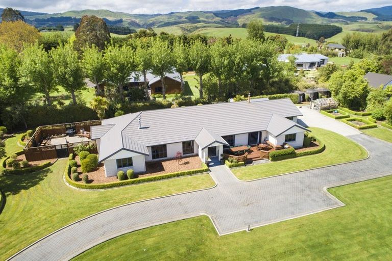 Photo of property in 294 Polson Hill Drive, Aokautere, Palmerston North, 4471
