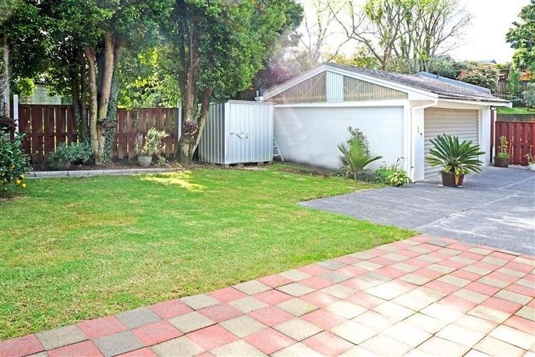 Photo of property in 53 Beechdale Crescent, Pakuranga Heights, Auckland, 2010