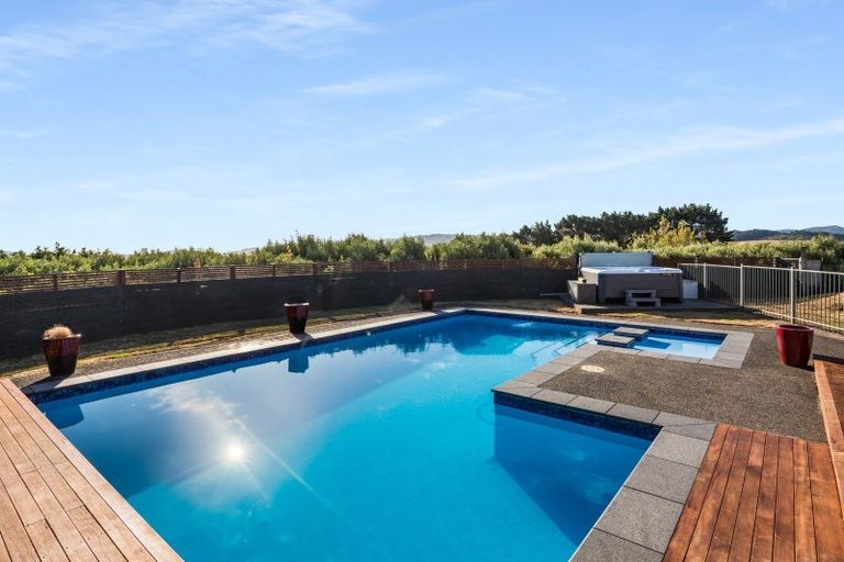 Photo of property in 75b Paremata Haywards Road, Pauatahanui, Porirua, 5381