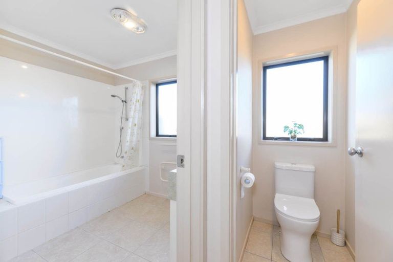 Photo of property in 20 Caragh Place, East Tamaki, Auckland, 2016