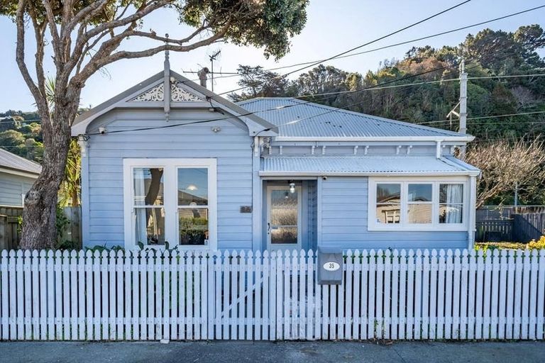 Photo of property in 35 Riddlers Crescent, Petone, Lower Hutt, 5012