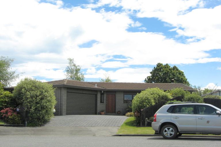 Photo of property in 4 Grove Place, Rangiora, 7400