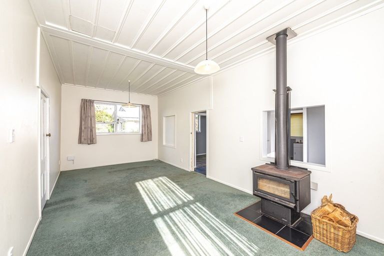 Photo of property in 13 Bear Street, Waverley, 4510