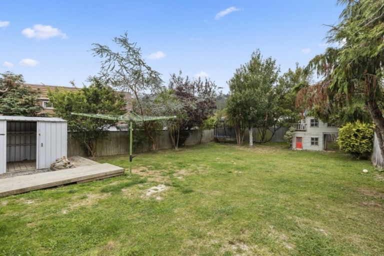 Photo of property in 5 Kopara Grove, Stokes Valley, Lower Hutt, 5019