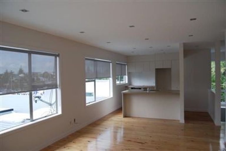 Photo of property in 3/12 Inga Road, Milford, Auckland, 0620