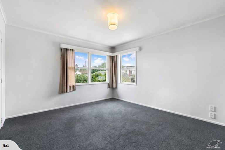 Photo of property in 1/9 College Road, Northcote, Auckland, 0627