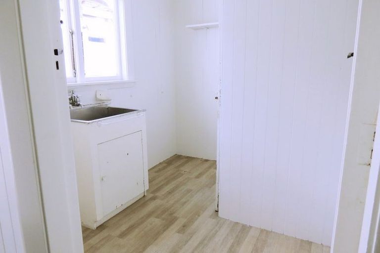 Photo of property in 49 Wainoni Road, Wainoni, Christchurch, 8061