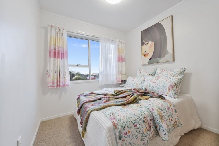 Photo of property in 2/43 Rimu Street, New Lynn, Auckland, 0600