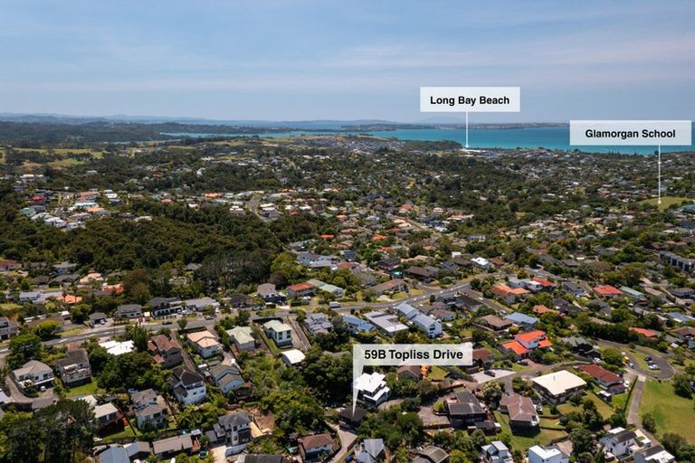 Photo of property in 2/59 Topliss Drive, Northcross, Auckland, 0632
