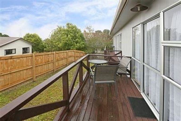 Photo of property in 2/317 Triangle Road, Massey, Auckland, 0614