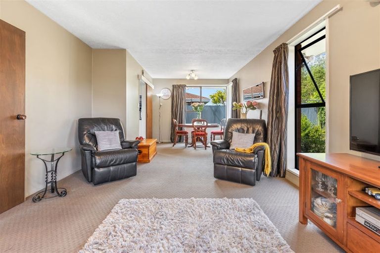 Photo of property in 2/151 Northcote Road, Northcote, Christchurch, 8052
