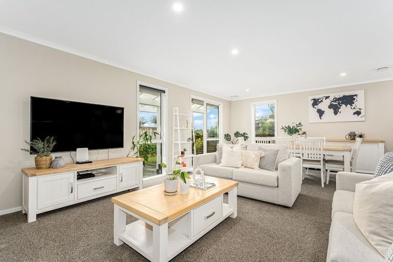 Photo of property in 15 Banks Boulevard, Whitby, Porirua, 5024
