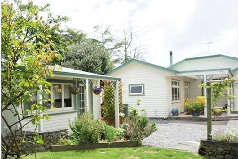 Photo of property in 20 Weraroa Road, Levin, 5510