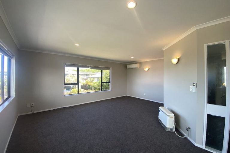 Photo of property in 6 Bury Grove, Strathmore Park, Wellington, 6022