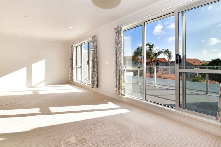 Photo of property in Santa Rosa, 11/340 Gulf Harbour Drive, Gulf Harbour, Whangaparaoa, 0930