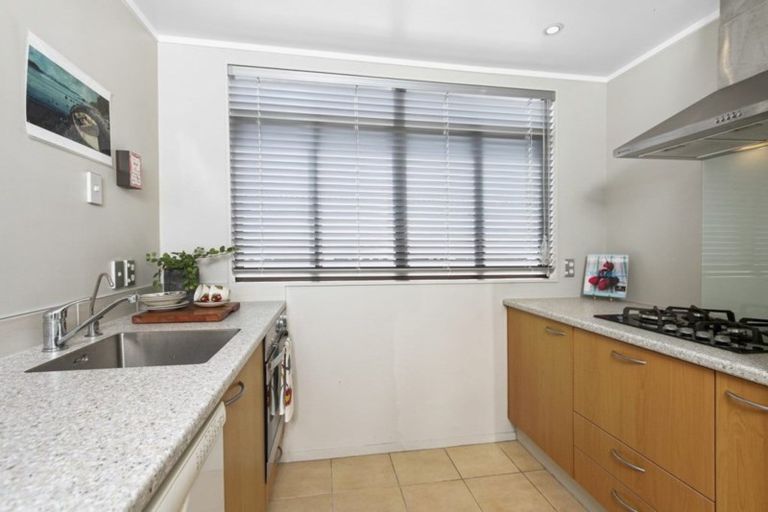 Photo of property in 2/21 Prince Regent Drive, Half Moon Bay, Auckland, 2012