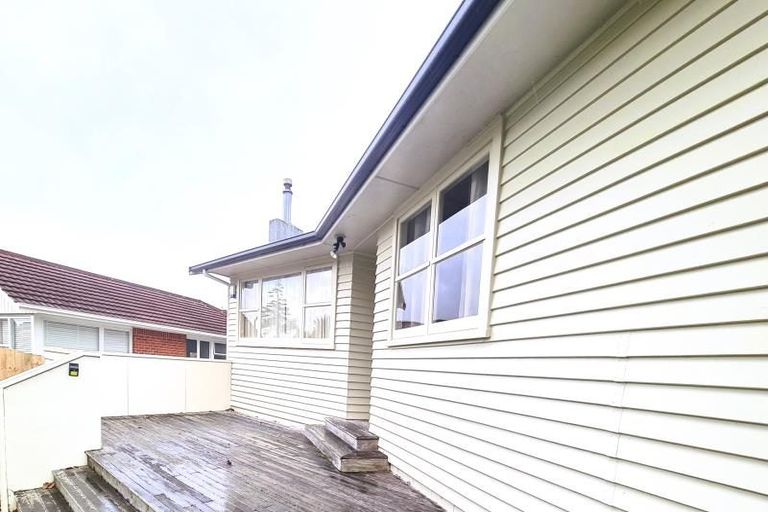 Photo of property in 20 Hartley Terrace, Massey, Auckland, 0614