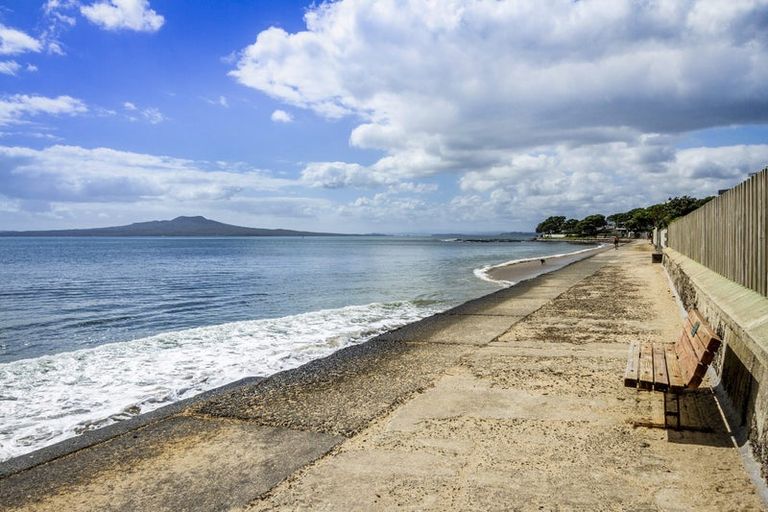 Photo of property in 39 Ocean View Road, Milford, Auckland, 0620