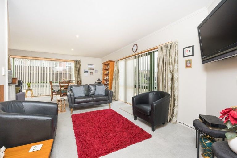 Photo of property in 8 Fraser Court, Roslyn, Palmerston North, 4414
