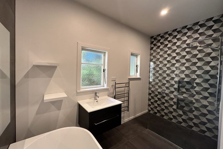 Photo of property in 54 Moana Road, Kelburn, Wellington, 6012