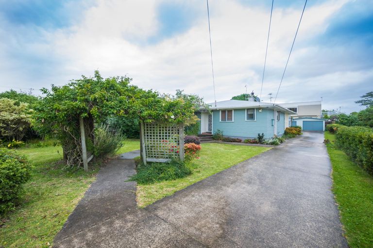 Photo of property in 55 Sullivan Avenue, Mangere Bridge, Auckland, 2022
