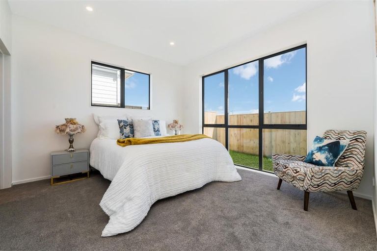 Photo of property in 18 Woven Place, Karaka, Papakura, 2113