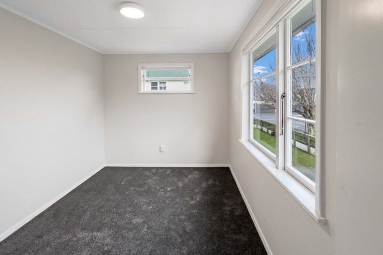 Photo of property in 2 Argyle Grove, Trentham, Upper Hutt, 5018