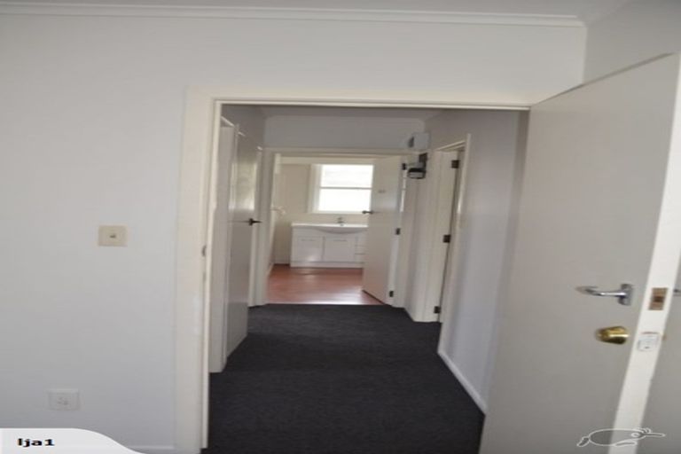 Photo of property in 1/9 College Road, Northcote, Auckland, 0627