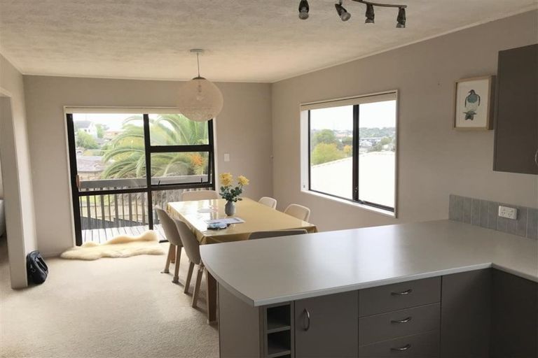 Photo of property in 12 Cassandra Grove, Totara Vale, Auckland, 0629