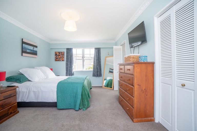 Photo of property in 86 Ruamahanga Crescent, Terrace End, Palmerston North, 4410