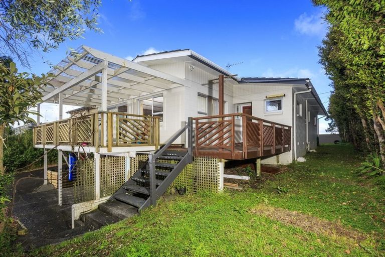 Photo of property in 1/114 Sunset Road, Unsworth Heights, Auckland, 0632