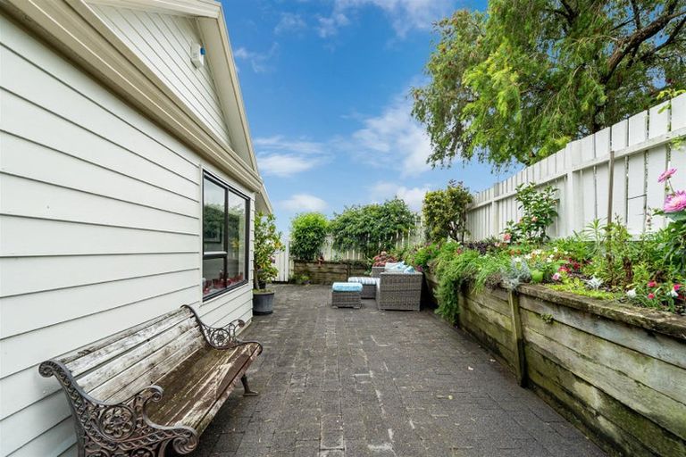 Photo of property in 3 Emery Grove, Bayview, Auckland, 0629