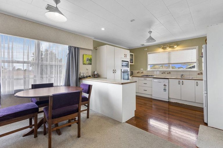 Photo of property in 8 Elm Grove, Westown, New Plymouth, 4310