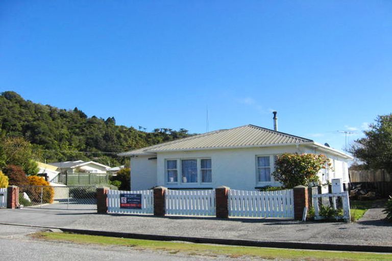 Photo of property in 10 Elizabeth Street, Greymouth, 7805