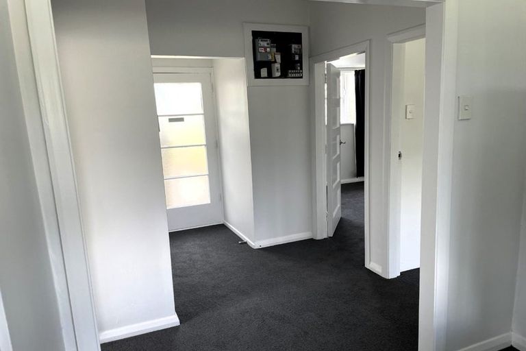 Photo of property in 17a Savage Crescent, Upper Hutt Central, Upper Hutt, 5018