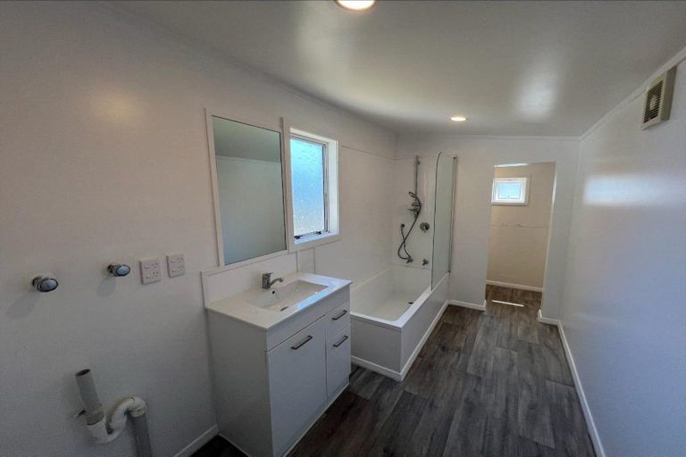 Photo of property in 33 Rangiora Street, Castlecliff, Whanganui, 4501