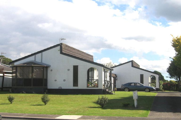 Photo of property in 1/31 Akoranga Drive, Northcote, Auckland, 0627