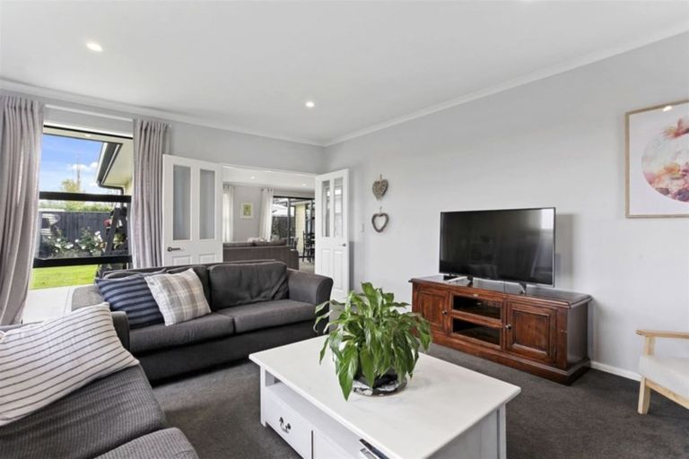 Photo of property in 11 O'rourke Place, Casebrook, Christchurch, 8051
