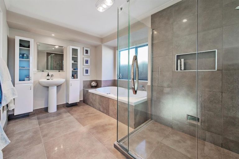 Photo of property in 18 Coolspring Way, Redwood, Christchurch, 8051