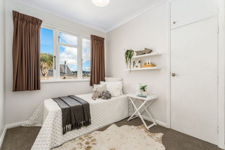 Photo of property in 23 Lucknow Terrace, Khandallah, Wellington, 6035