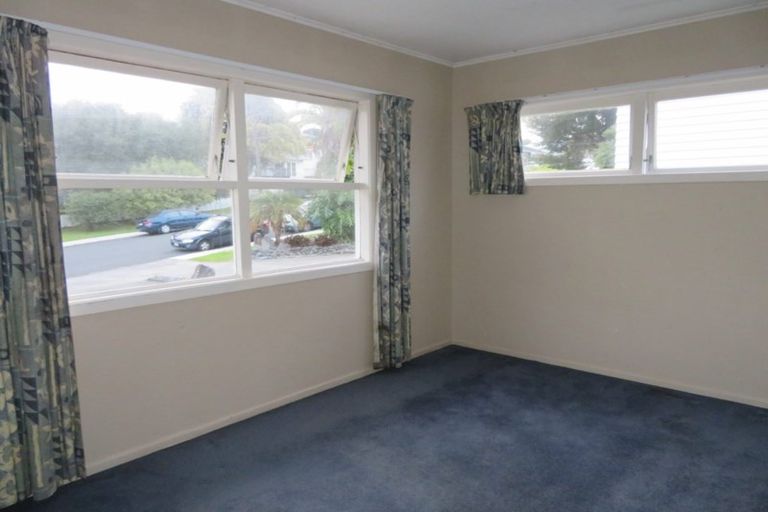 Photo of property in 1/33 Becroft Drive, Forrest Hill, Auckland, 0620