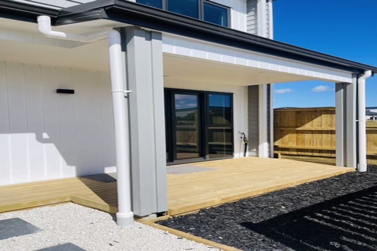 Photo of property in 16 Mene Way, Karaka, 2113