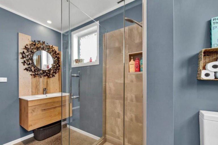 Photo of property in 2/58 Paynters Avenue, Strandon, New Plymouth, 4312