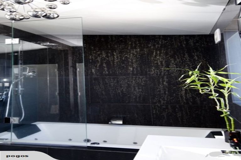 Photo of property in 1/185 Lake Road, Belmont, Auckland, 0622