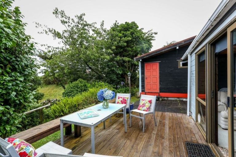 Photo of property in 18 Saint Ives Grove, Whalers Gate, New Plymouth, 4310
