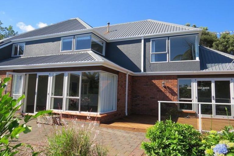 Photo of property in 5 Flight Place, Lower Vogeltown, New Plymouth, 4310