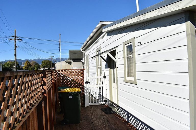 Photo of property in 22 Seddon Street, Levin, 5510